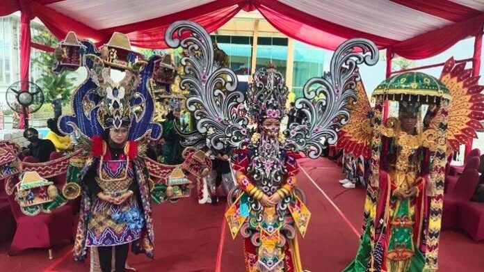 Banjarmasin Sasirangan Festival merupakan event yang mengangkat produk Kain Sasirangan yang digelar tiap tahun. (Tribun/F.Rumbon)