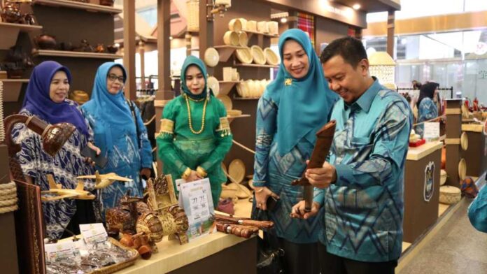 SuaraUMKM-Inacraft-2023-Sulawesi-Selatan Suasana dalam pameran Inacraft 2023, yang merupakan pameran produk kerajinan terbesar di Asia Tenggara. (CelebesMedia)