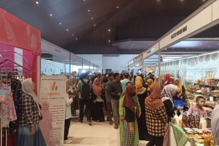 Pameran Gedhen 2023 yang digelar selama empat hari yakni Kamis-Minggu (16-19/3/2023) mulai diserbu pengunjung. (Solopos/Indah Septiyaning Wardani)
