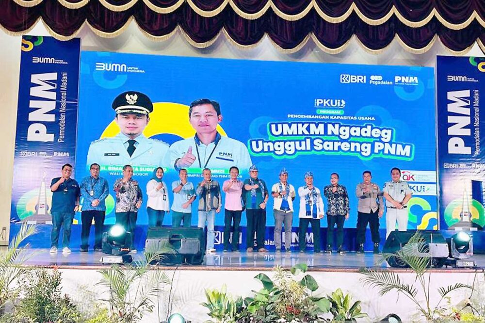 Foto bersama para pejabat Pemkot Bogor, PT PNM, Pegadaian dalam Program Pengembangan Kapasitas Usaha dengan tema “UMKM Ngadeg Unggul Sareng PNM” atau UMKM Berdiri Unggul bersama PNM. (Dok. Antara/HO/PNM)