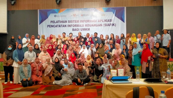 SuaraUMKM-bi-riau-gelar-pelatihan-siapik-bagi-UMKM Karena banyaknya UMKM yang belum terbiasa menyusun laporan keuangan, BI mengadakan pelatihan SIAPIK bagi 100 UMKM di Riau. (Dok. Media Center Prov. Riau)