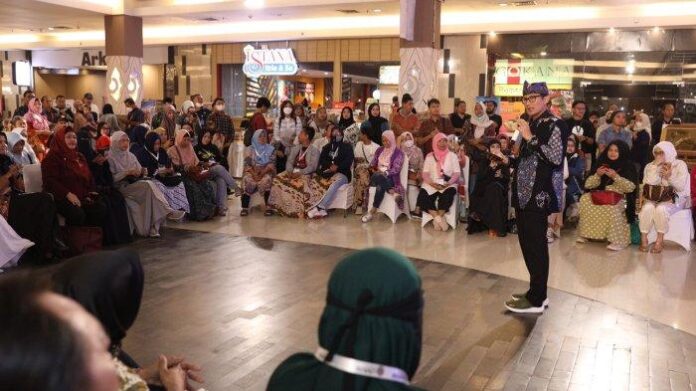 Suaraumkm-expo-2023 Menparekraf Sandiaga Uno yang hadir dalam UMKM Expo 2023 di Cirebon. (Istimewa)