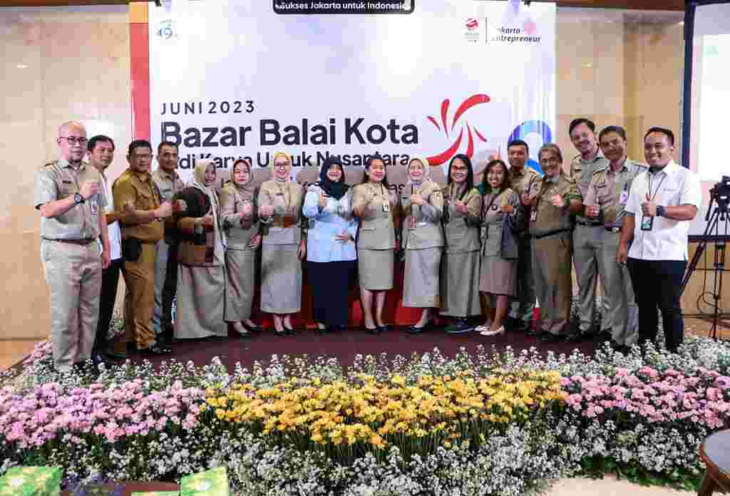 Bazar di Balai Kota kembali digelar oleh Dinas Perindustrian, Perdagangan, Koperasi, Usaha Kecil dan Menengah (PPKUKM). Event ini menjadi ajang memperkenalkan produk UMKM sekaligus mendukung penggunaan produk dalam negeri. (Kabar Publik/Hafithro)