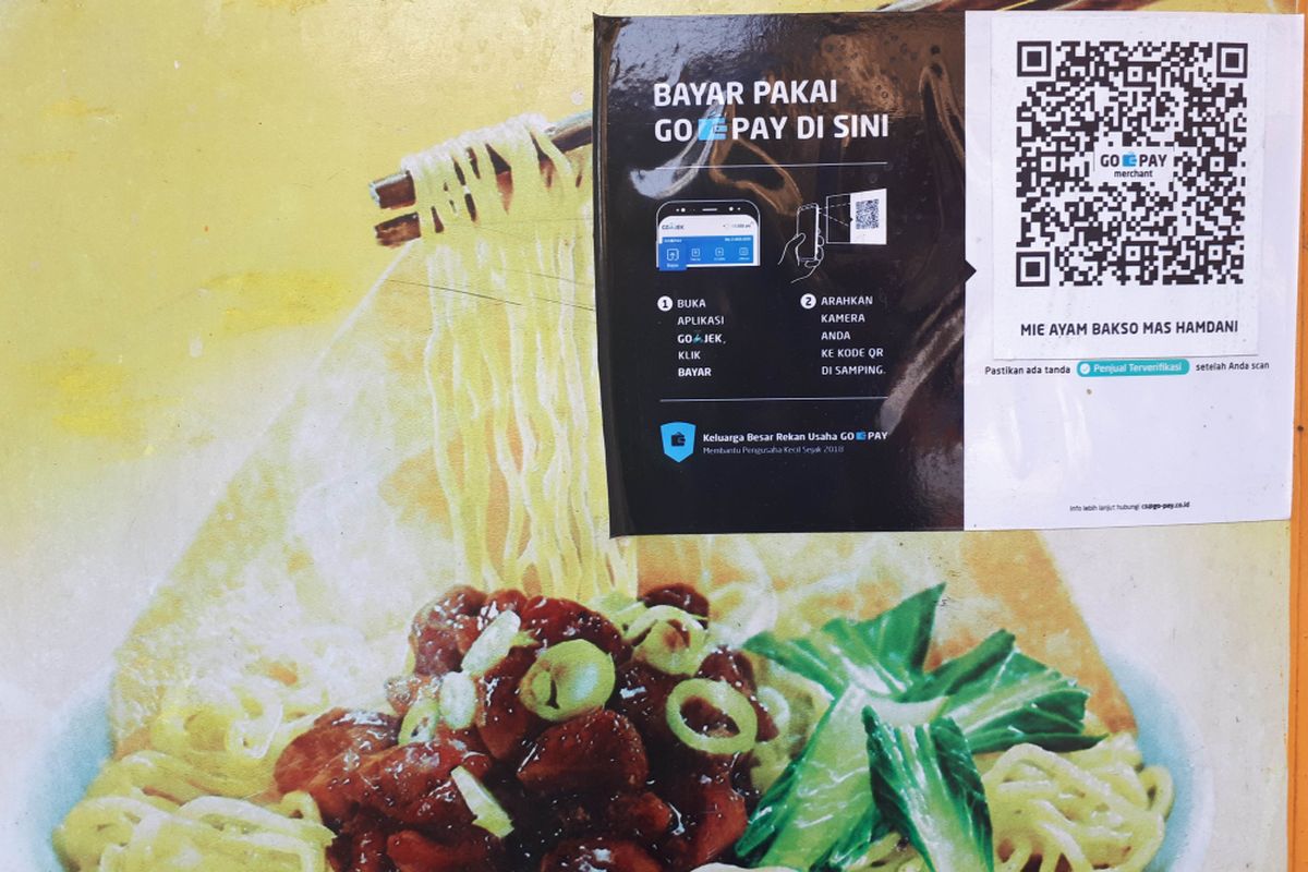 Salah satu warung mie ayam yang menyediakan pembayaran menggunakan dompet digital. (Kompas/Rindi Nuris Velarosdela)