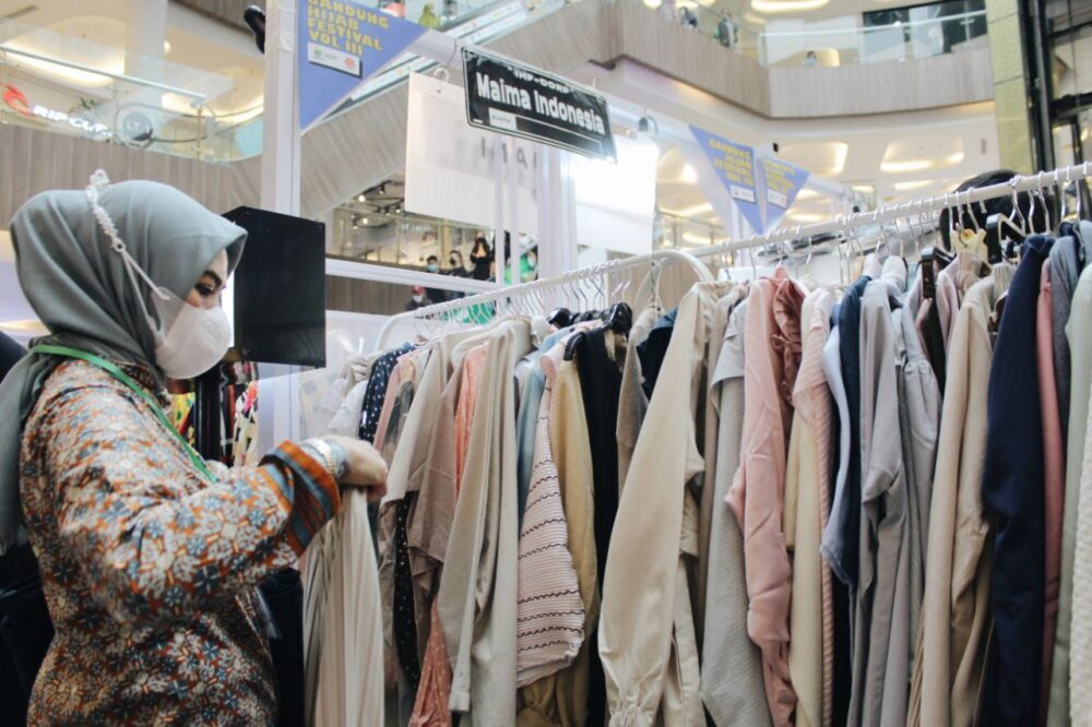 Pasar Kreatif Bandung menjadi wadah baru UMKM dan pelaku ekraf kota tersebut setelah pandemi Covid-19 dengan memberikan fasilitas pemasaran di mal secara gratis kepada para pelaku usaha terbaik dari Kota Bandung. (Dok. Diskominfo Kota Bandung)