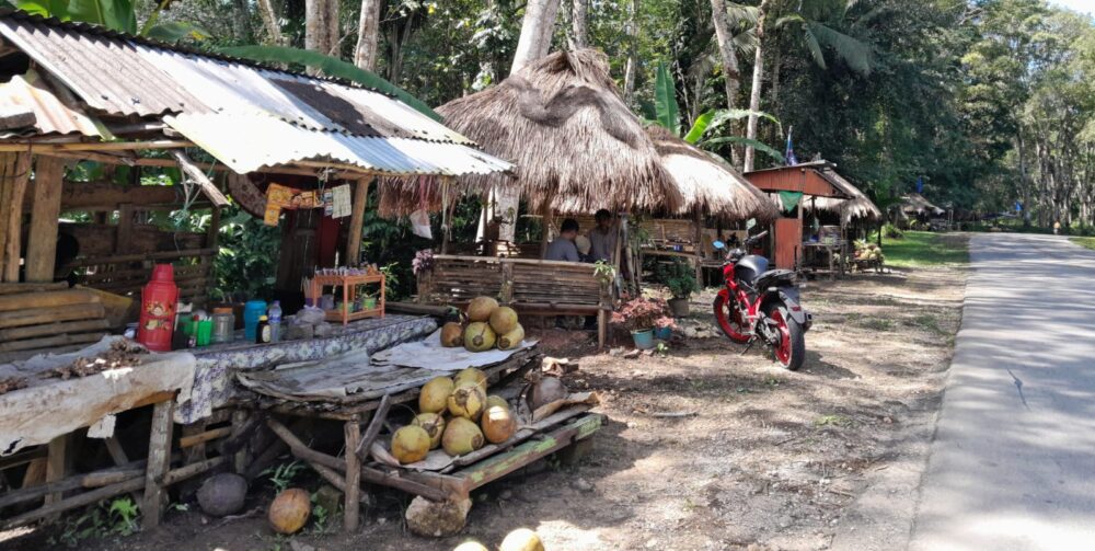Sejumlah UMKM di Watu Bolo Km7, Desa Tema Tana, Kecamatan Wewewa Timur, Kabupaten Sumba Barat Daya (Putraindonews/Novrianus Bunga)
