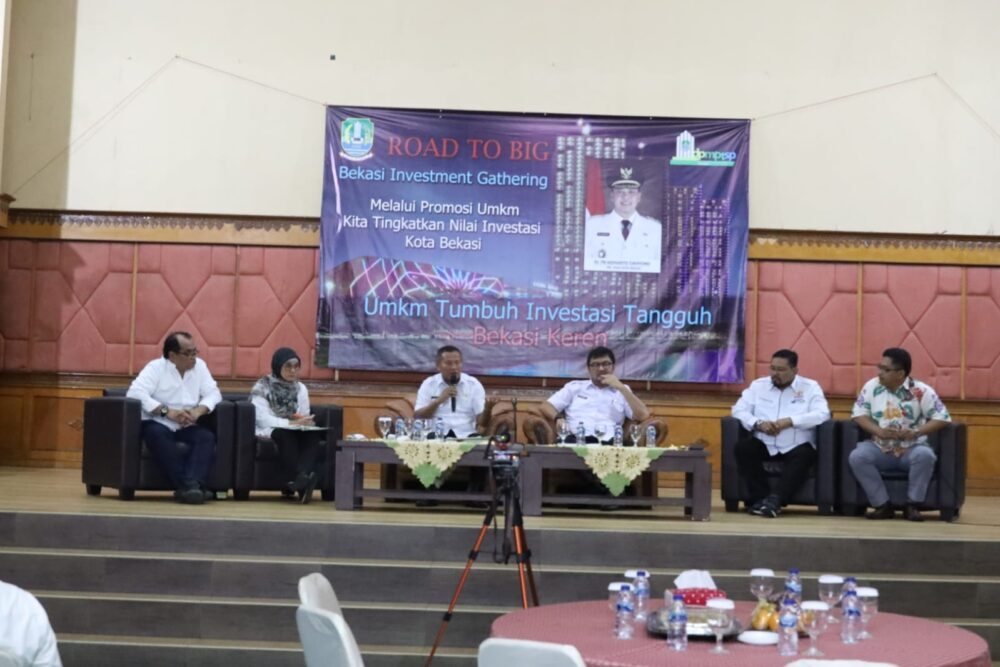 Talkshow Bekasi Investment Gathering yang dihadiri oleh Kepala DPMPTSP Kota Bekasi, Dicky Irawan, Kepala Dinas Koperasi dan UKM, Yayan Yuliana, Kepala Bidang Perdagangan Disdagperin, Nurbaiti, serta Kepala Kadin Kota Bekasi, Gunawan. (Dok. Teropong Indonesia)